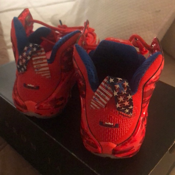 Lebron XII (GS) red -6Y - Picture 6 of 8